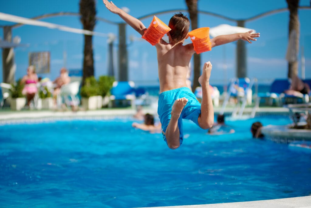 pool-boy-splash-summer-hot-dog-marketing