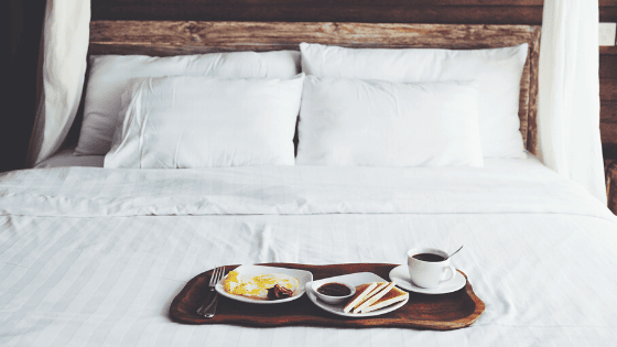 breakfast-in-bed-on-tray